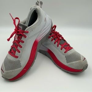 Hoka One One Women’s Mach. White/Hibiscus Low top Mesh Running Sneakers. Size 9.